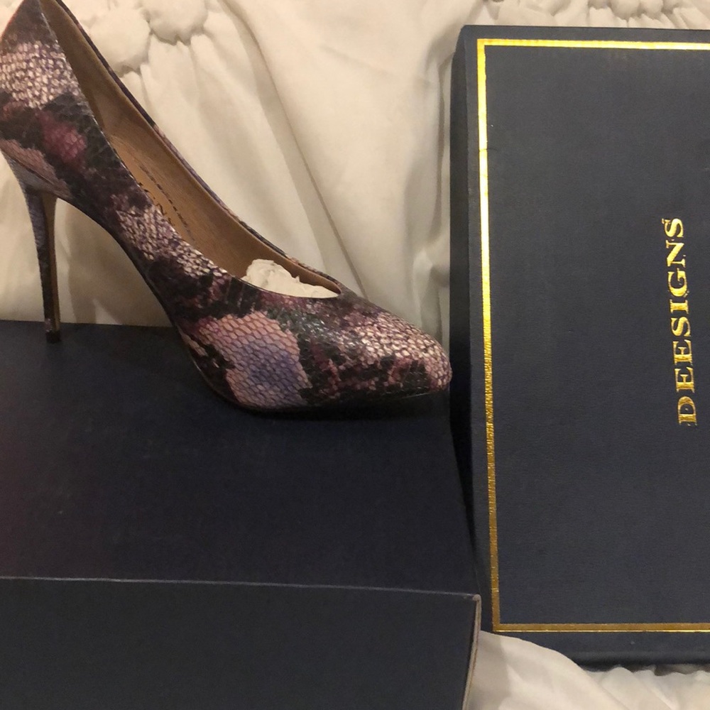 Hi heel shoes